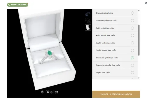 Vue du dessus d'une bague Edenly en émeraude synthétique dans une boîte